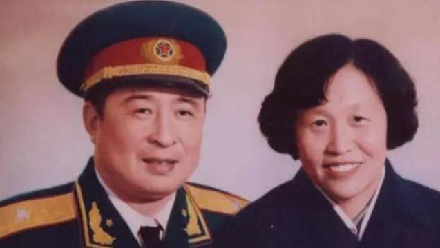 高存信到西柏坡汇报工作，周恩来问毛主席：你看出来他像谁了吗？