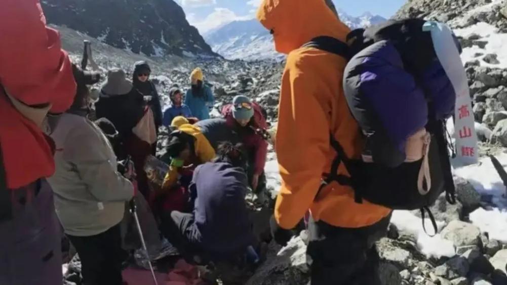 23岁研究生冰川徒步遇难身亡。高海拔之上，为何死亡降临毫无预兆？