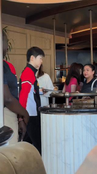 5.23国乒吃早餐，总感觉多哈这个餐厅有点小，以往WTT酒店的餐厅拍起来没那么挤