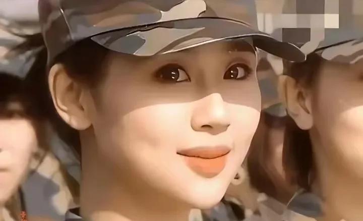 好像懂了，杨紫粉丝为什么一直坚持认为她是美女了。
杨紫的颜值，可以说是内娱争议性