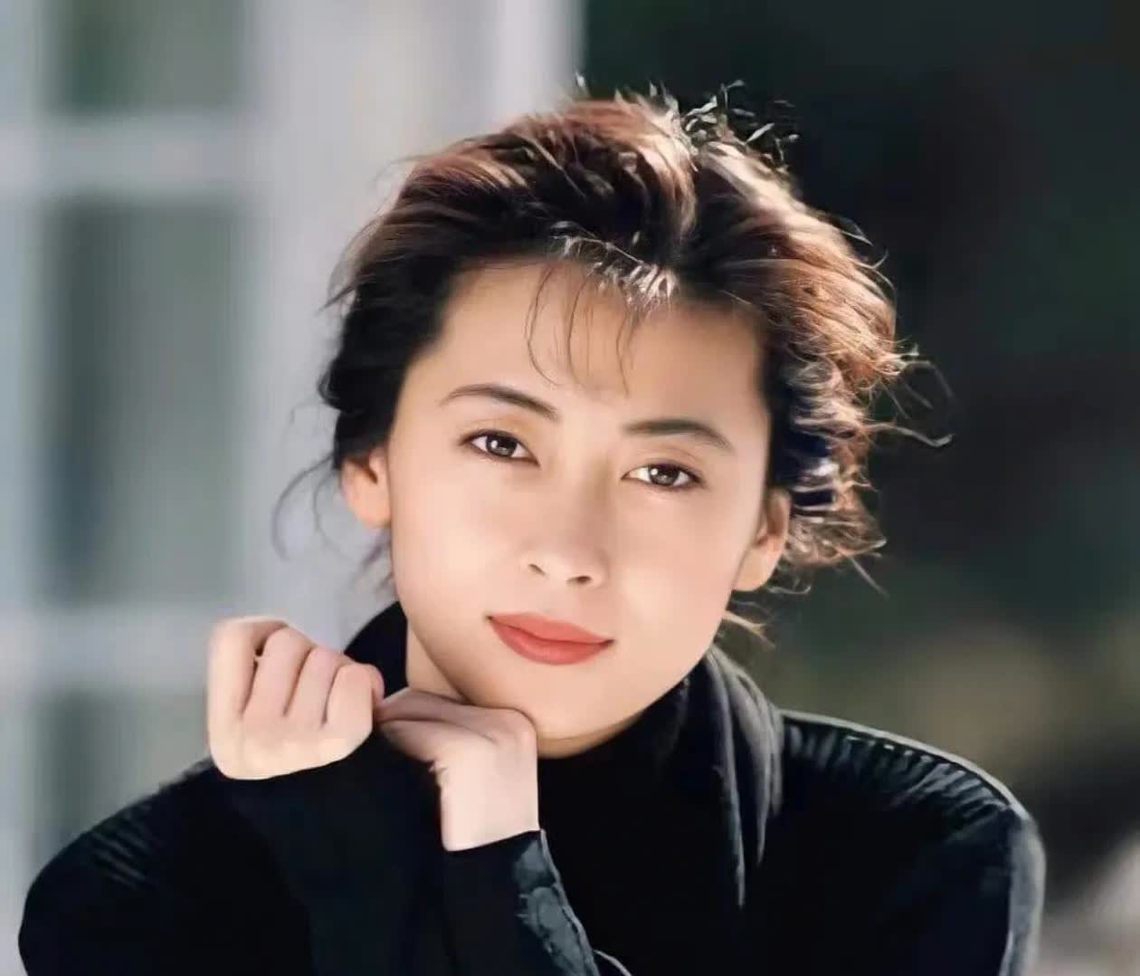中山美穗儿子拒绝继承遗产，清高看不上？
别单纯了，有可能是他继承不起。这些遗产