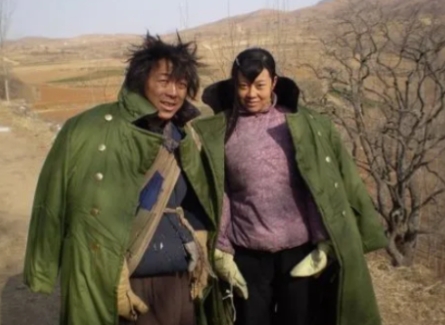 一次，黄渤打电话给闫妮：“哥们儿，帮个忙，来我这串个角色，就三天。”闫妮一听，不