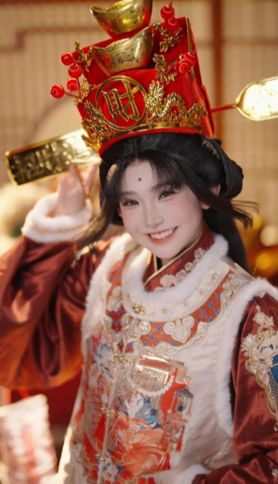 以前是追她的cos作品，以后是不是要追她演的剧了？“在下悟空是也”签约海西传媒，