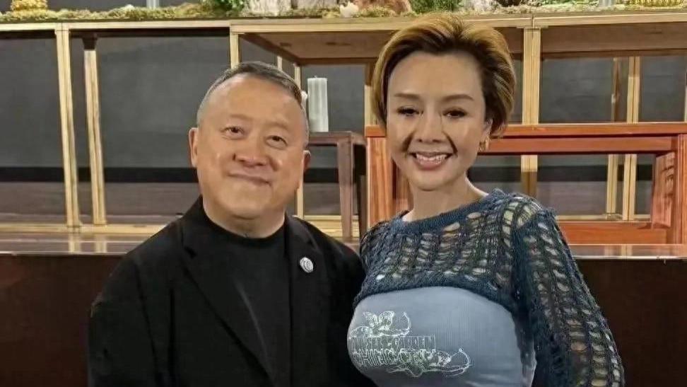 叶子楣曾志伟惊现同框！57岁身材吊打小花，脸僵真相竟藏20年恩怨？