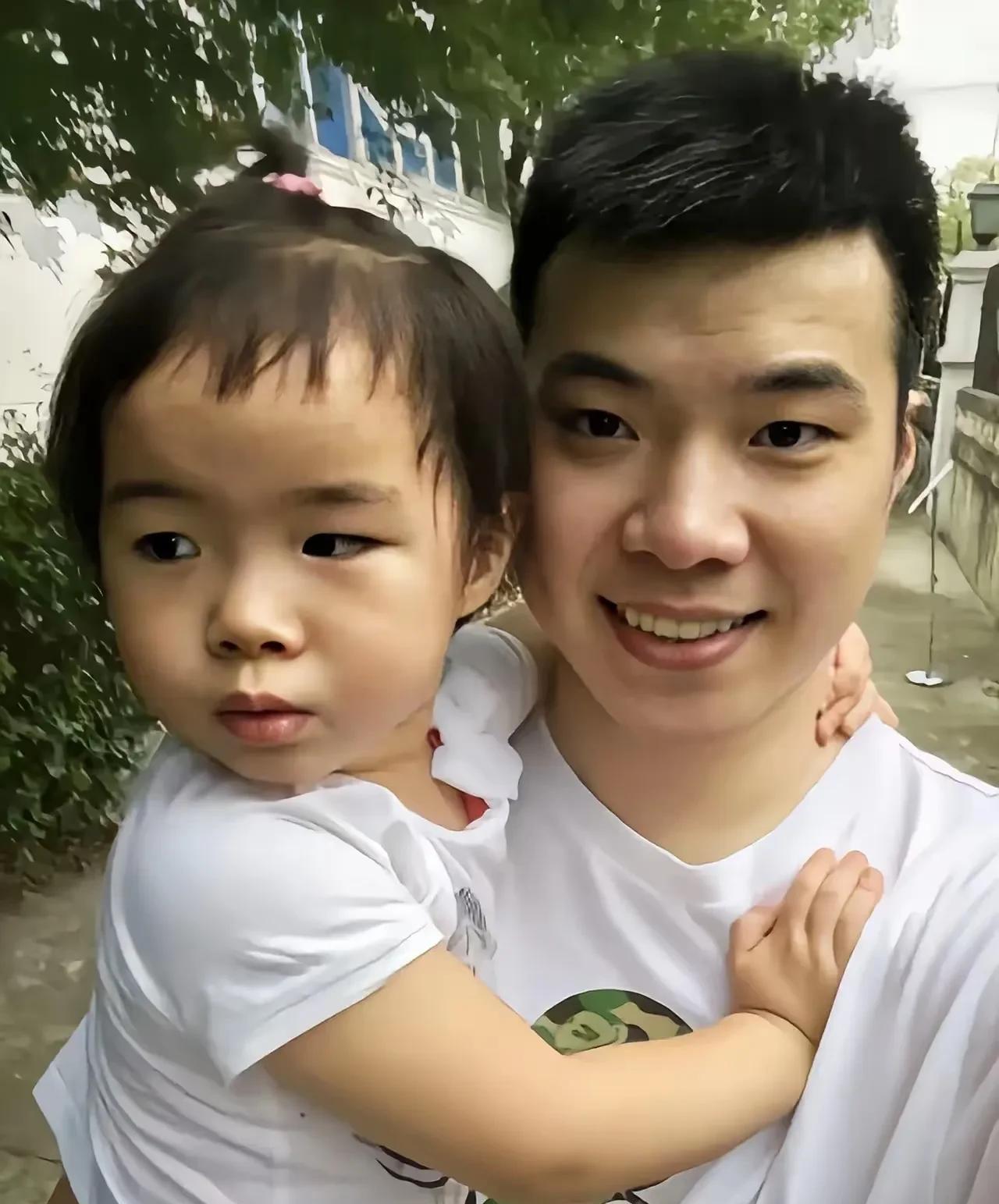 黄奕做过最后悔的事情
就是没能找一个长相帅气的老公，这里面最大的受害者就是女儿！