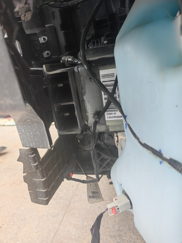 23款君威1.5
保险杠怎么这么薄
看着还不像铝的