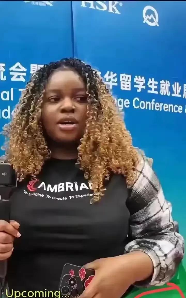给外国人专门举办的招聘会！
不是，你们这样搞至本国人于何地？
我们国内就业很充沛