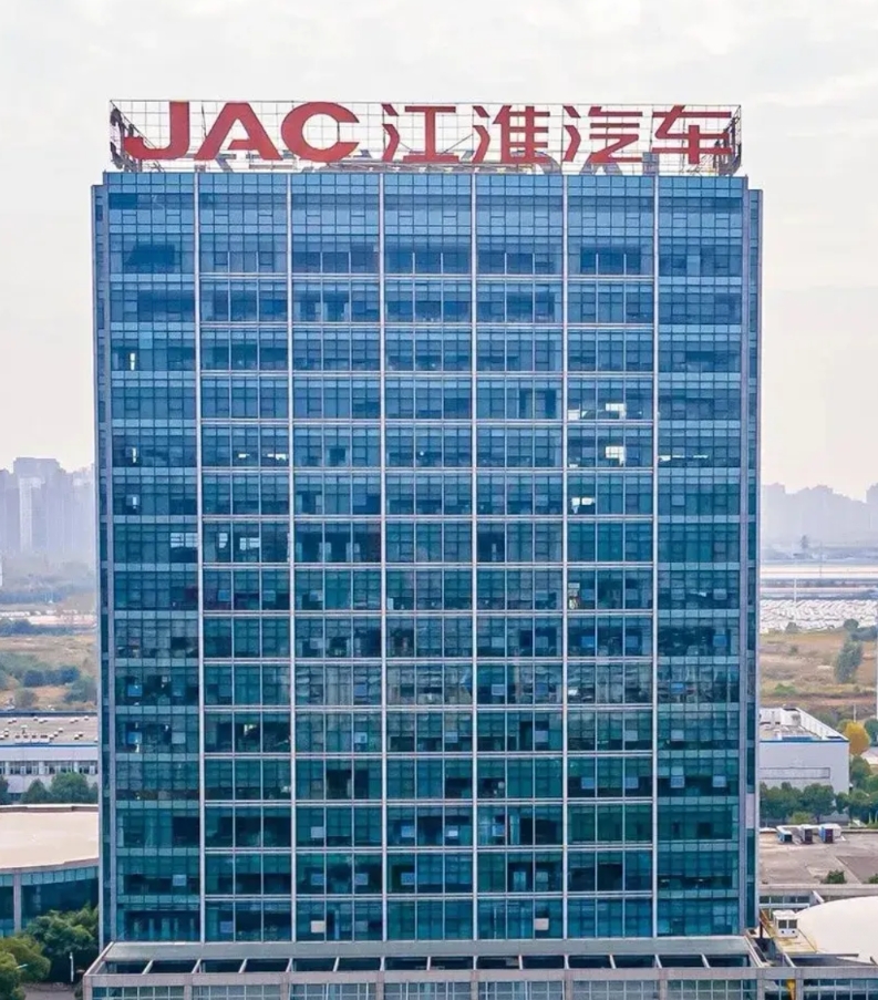 江淮汽车至少在三个方面赚翻了！
1、同样是代工，江淮给蔚来代工帮助蔚来过渡顺利拿