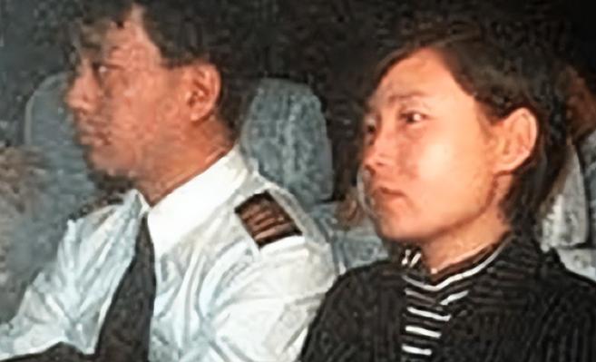 1998年，我国一位名叫袁斌的机长因为不满分房，竟携妻子劫机逃往台湾省，而他在台