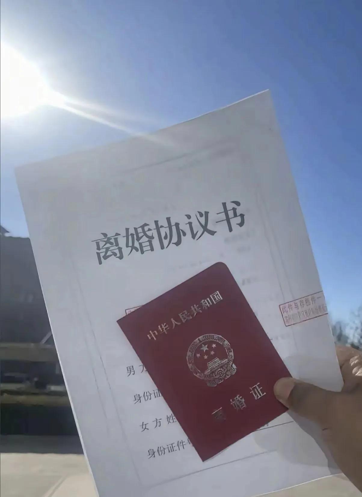 我今天决定把彩礼拿出来，给婆家还债！没错，我决定离婚了……
女孩领证2年，异地6