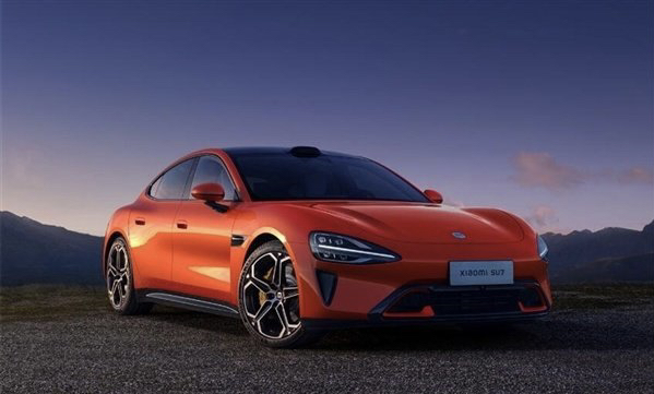 卢伟冰回应:目前小米集团并未推出REDMI汽车。
小米集团合伙人、总裁卢伟冰在昨