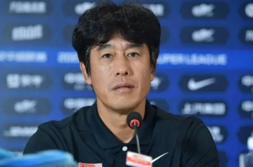 下一届中国男足主帅，你希望是谁？

1、徐正源  55岁  成都蓉城
2、斯卢茨