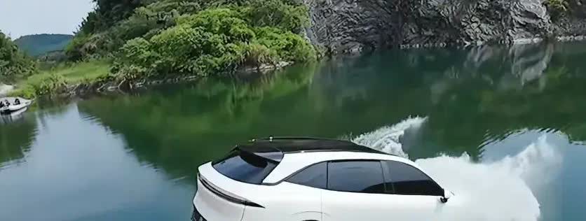 一觉醒来，车圈又沸腾了，2025年国补新政策来了：
1、首次购车，并且名下没有