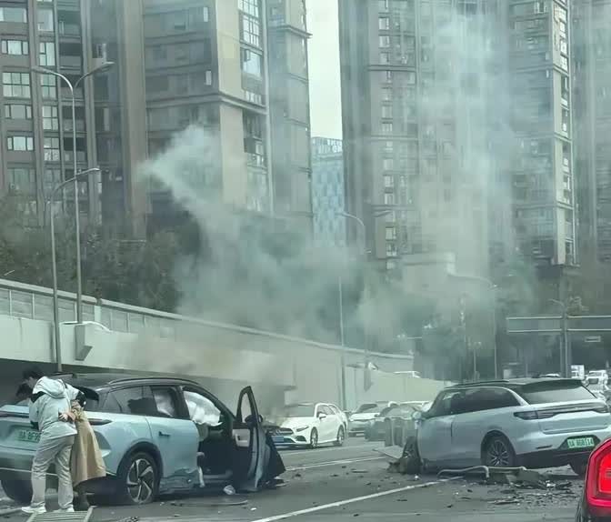 电动车的智能驾驶辅助真的像那些车评人说得那么不可或缺吗？

从最近的一起事故