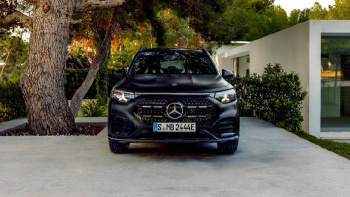 全新奔驰GLB亮相，买现款的朋友建议等等新车