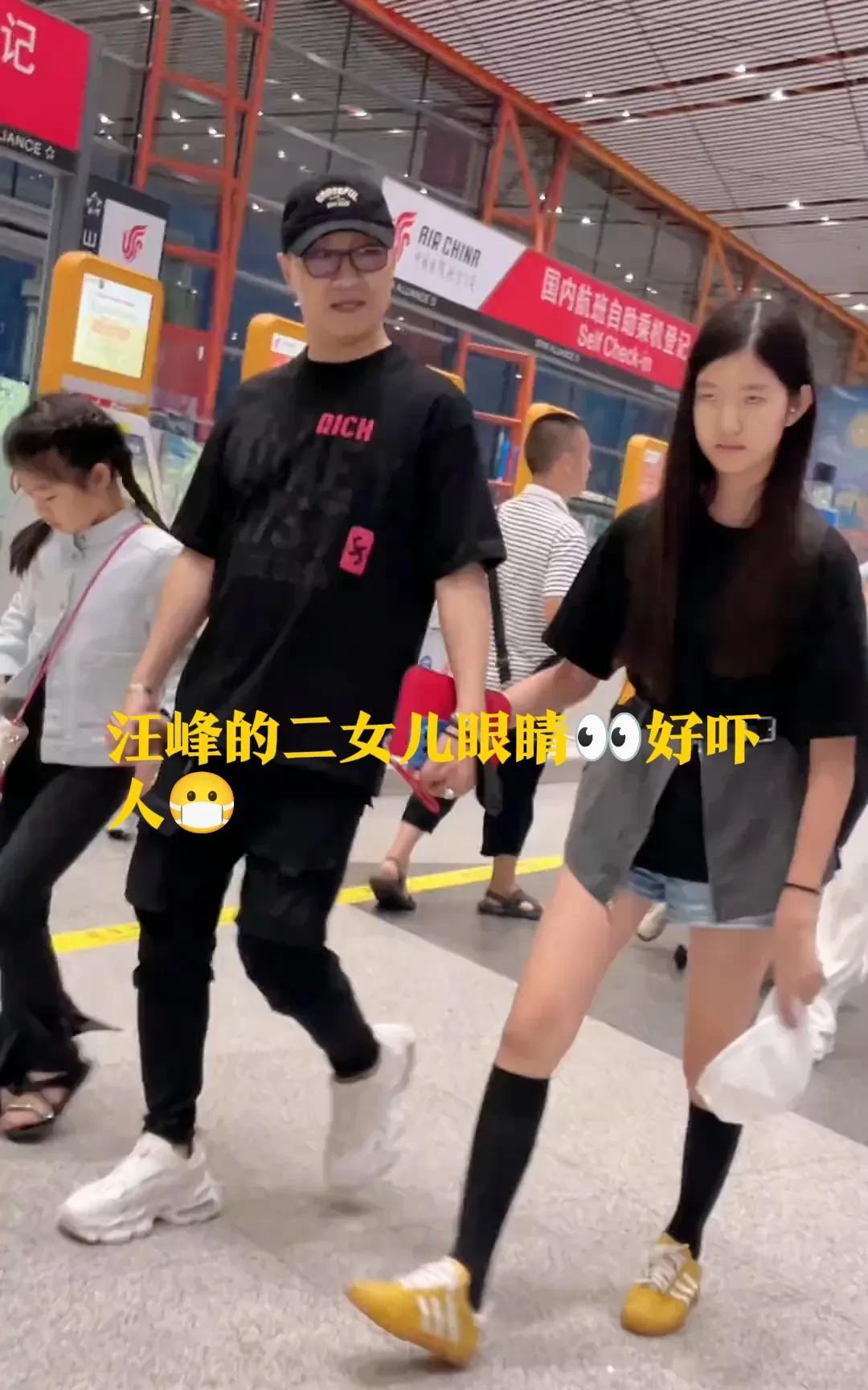 第一任葛荟婕生的小苹果（汪曼熙）
第二任康作如生的汪景怡
第三任章子怡生的醒醒和