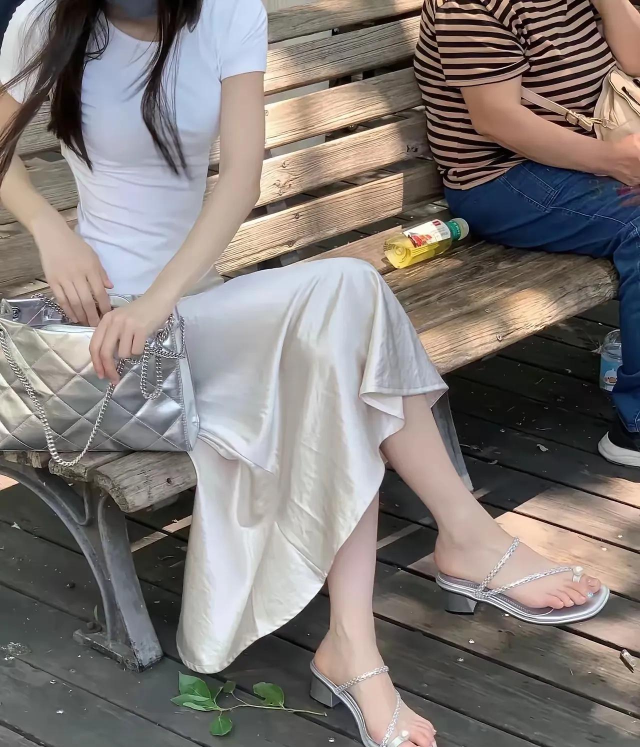 我发现老年人二婚给出的理由都是为了找个人聊天，一个人太无聊了。
如果真的为了找个
