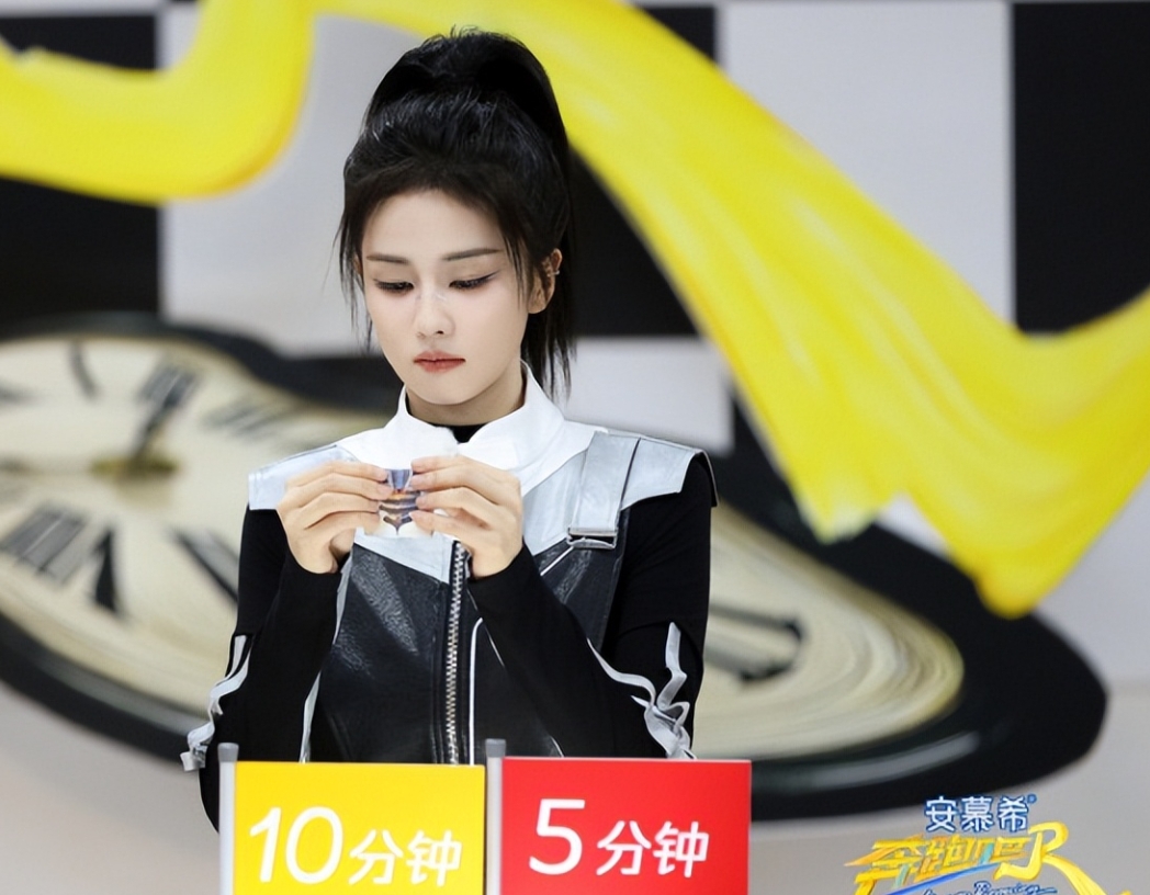 《奔跑吧》夺走白鹿嗓子的西安站终于播出了，王鹤棣又没撕到名牌
《奔跑吧》最新一集