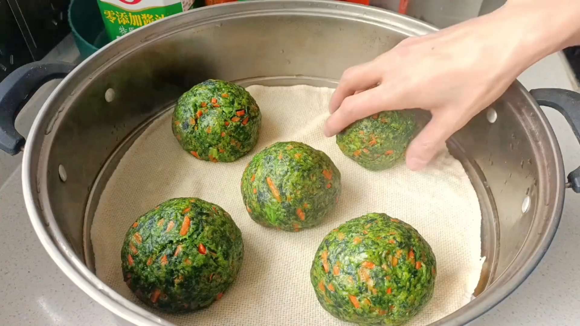 菠菜别炒着吃了，教你1个新做法，营养解馋特别香，简单又好吃