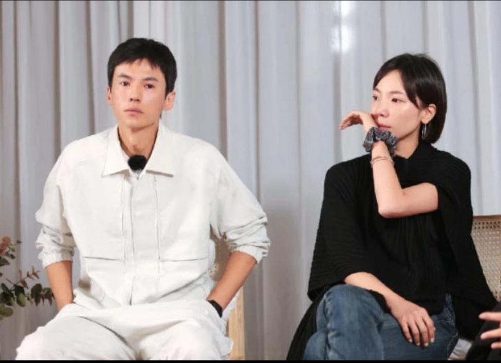 以为离婚了，他俩居然悄悄二胎了