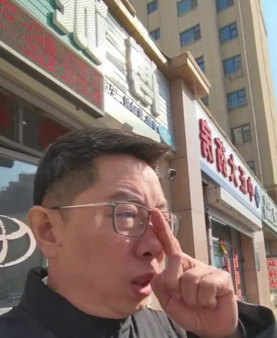 到底赚了多少昧心钱？
国产车真上锈，这都修没了，不敢碰。这什么车你们知道吗？门