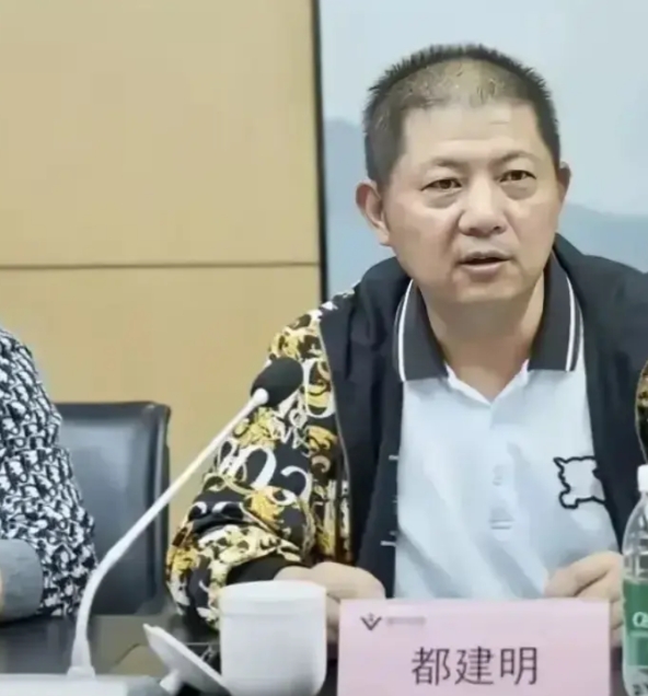 我有种预感“胖都来”的老板可能会有大瓜

不是因为模仿胖东来，也不是因为开业时刘