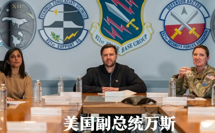 丹麦可是美国的大恩人啊：

1、帮助美国入侵伊拉克
2、帮美国破坏叙利亚稳定
3