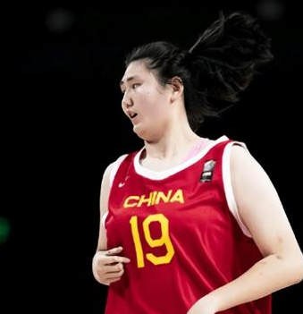 中国女篮新星张子宇确定出战女篮亚洲杯比赛，据媒体人赵环宇透露，中国女篮新星张子宇