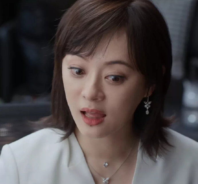 孙俪新剧果然是“错付了”。演技嘛又被胡杏儿吊打，人家用最笃定的表情放最狠的话，看