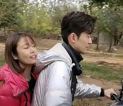 路人拍到的林心如 看起来和普通人也没什么区别 ​ ​​​