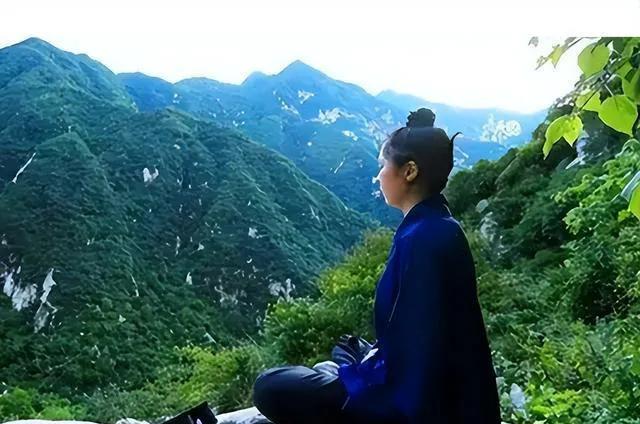六亲缘浅的人一定要敢于对自己下手 ，凡事找自己原因 ，强行改变自己的想法和思维模