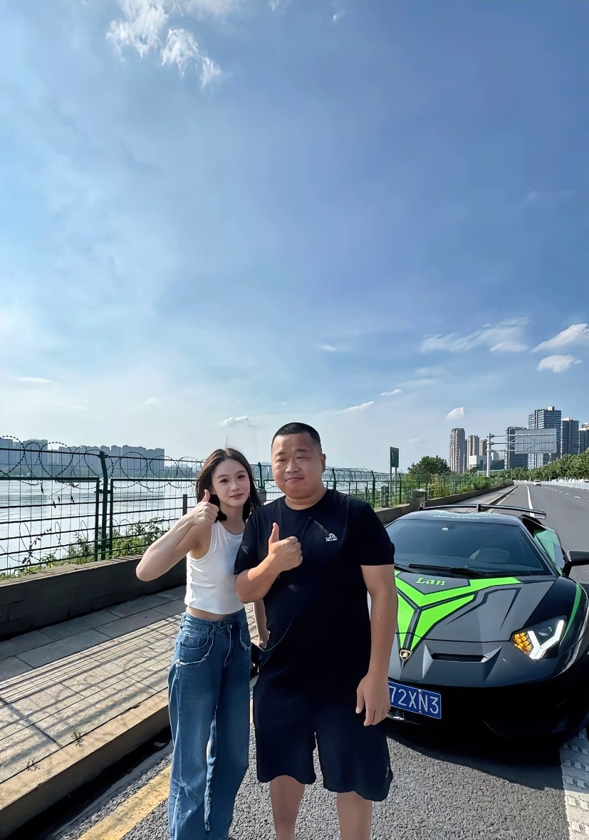 事实证明只要男人有钱有名 ，无颜值随便怎么样都行。