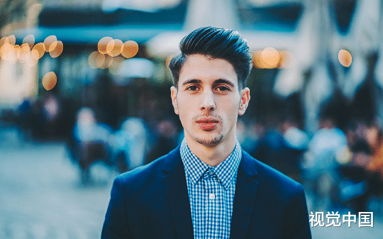 我负责的自然保护区来了个能听懂兽语的人，于是刚重生回来的我果断辞职离开，可刚上任的他却慌了