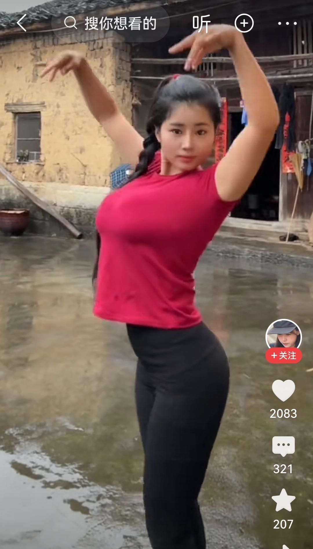 好纯真好漂亮…
这么贫困的家庭出落出一个这么俊美的闺女，如果她生活在城市，肯定会