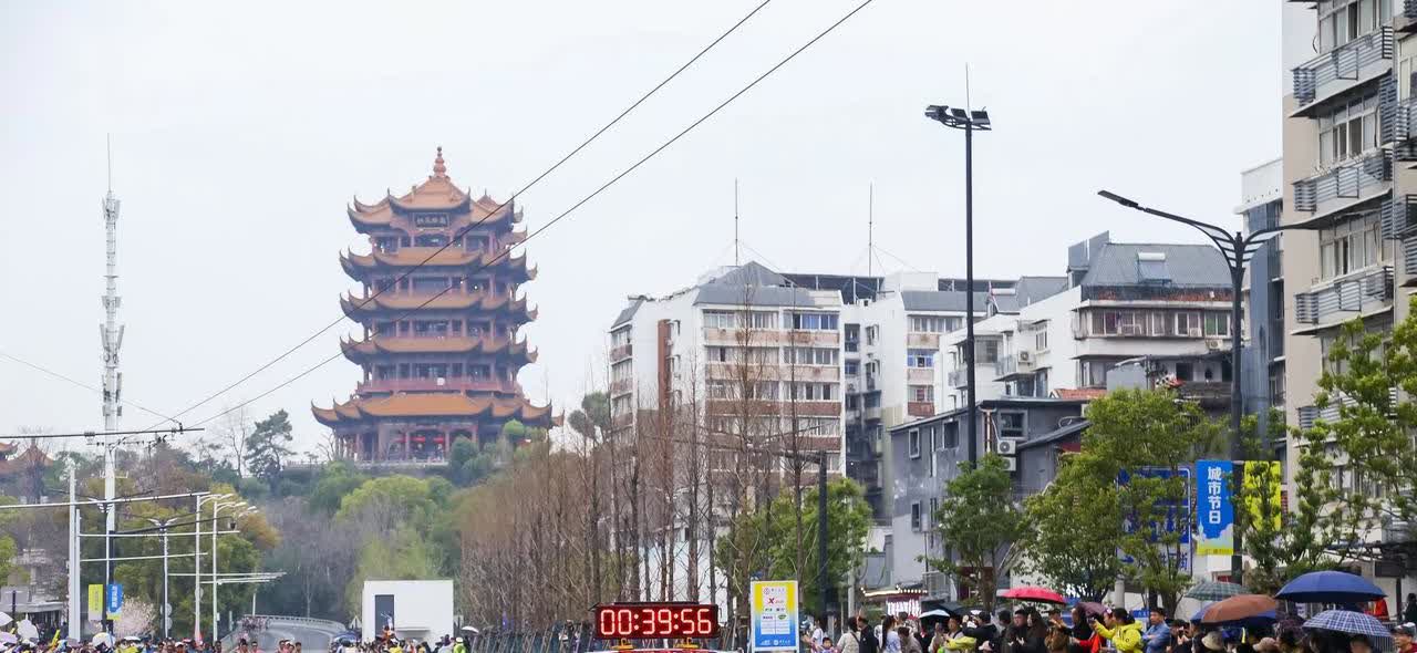 国产豪车排行前10名:
第一名：红旗国礼——718万
第二名：仰望U9——1