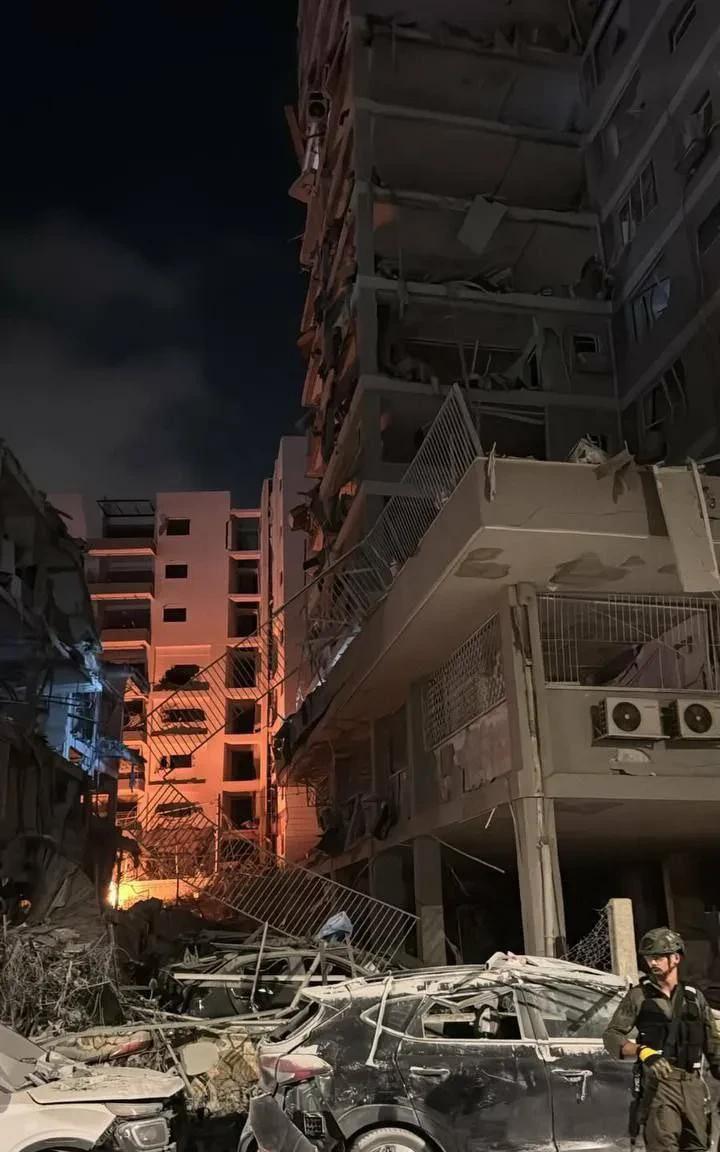 6月14日，以色列巴特亚姆市遭到导弹袭击，造成破坏和人员伤亡。
    其中的一