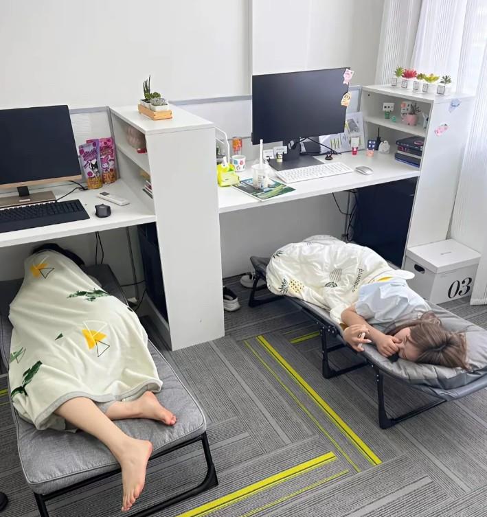 别人叫午休，她们是午睡呀。