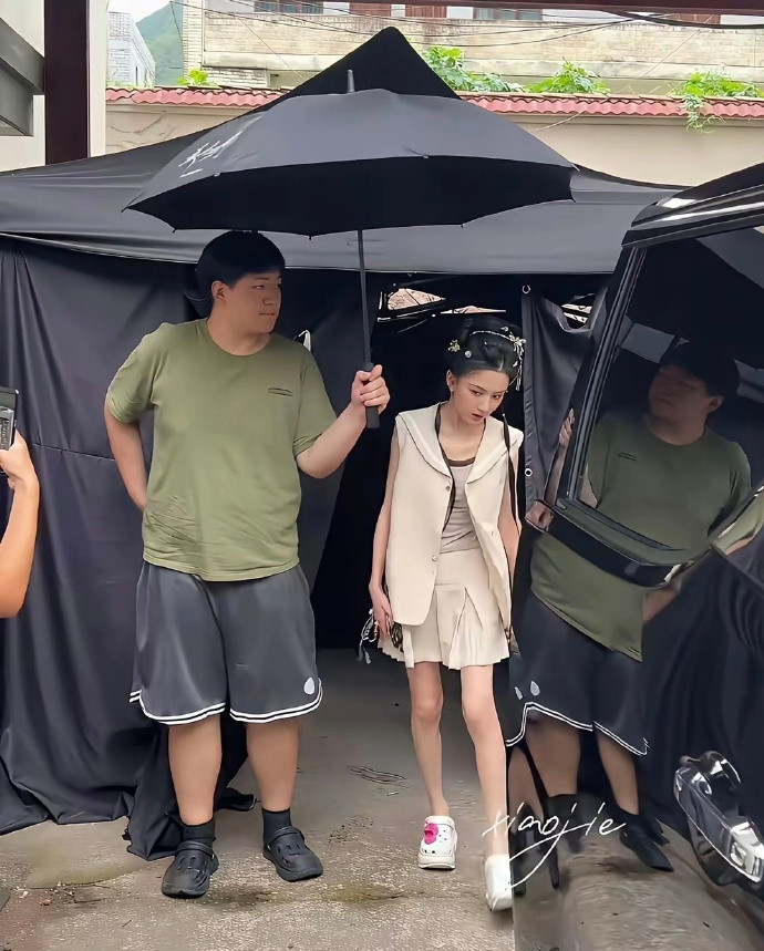 镜头真的对女明星好残忍，宋祖儿都瘦成这样了上镜才刚刚好​​​