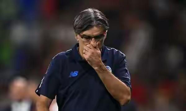 尤里奇又又又被解职了!
    尤里奇到底有啥魔力，一年时间里，能在被解职两次情