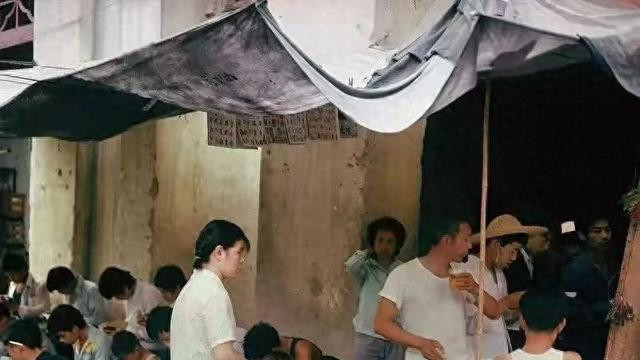 85年女同桌当众诬陷我偷她橡皮，多年后我娶她为妻