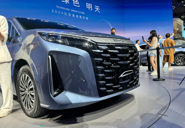 比亚迪夏到底适合什么类型的车主？
这个车适合家庭用车和商务接待，普通人不要买我很