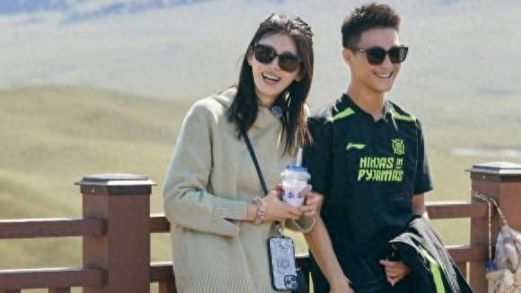 奚梦瑶陪婆婆逛商场