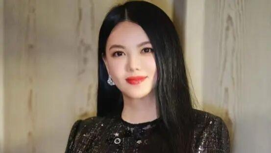 从炫富到低俗，网红翻车频发：网络从不是法外之地