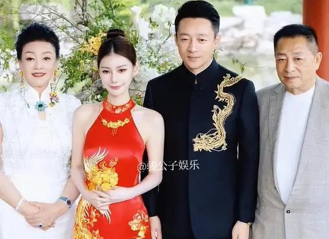 大S子女缺席父亲汪小菲婚礼，随保姆赴台，原因获网友理解！
据媒体报道，汪小菲原本