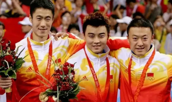 王励勤为啥不想突出某一个人。其实这句话是有背景的。

提起“二王一马”时代，想必