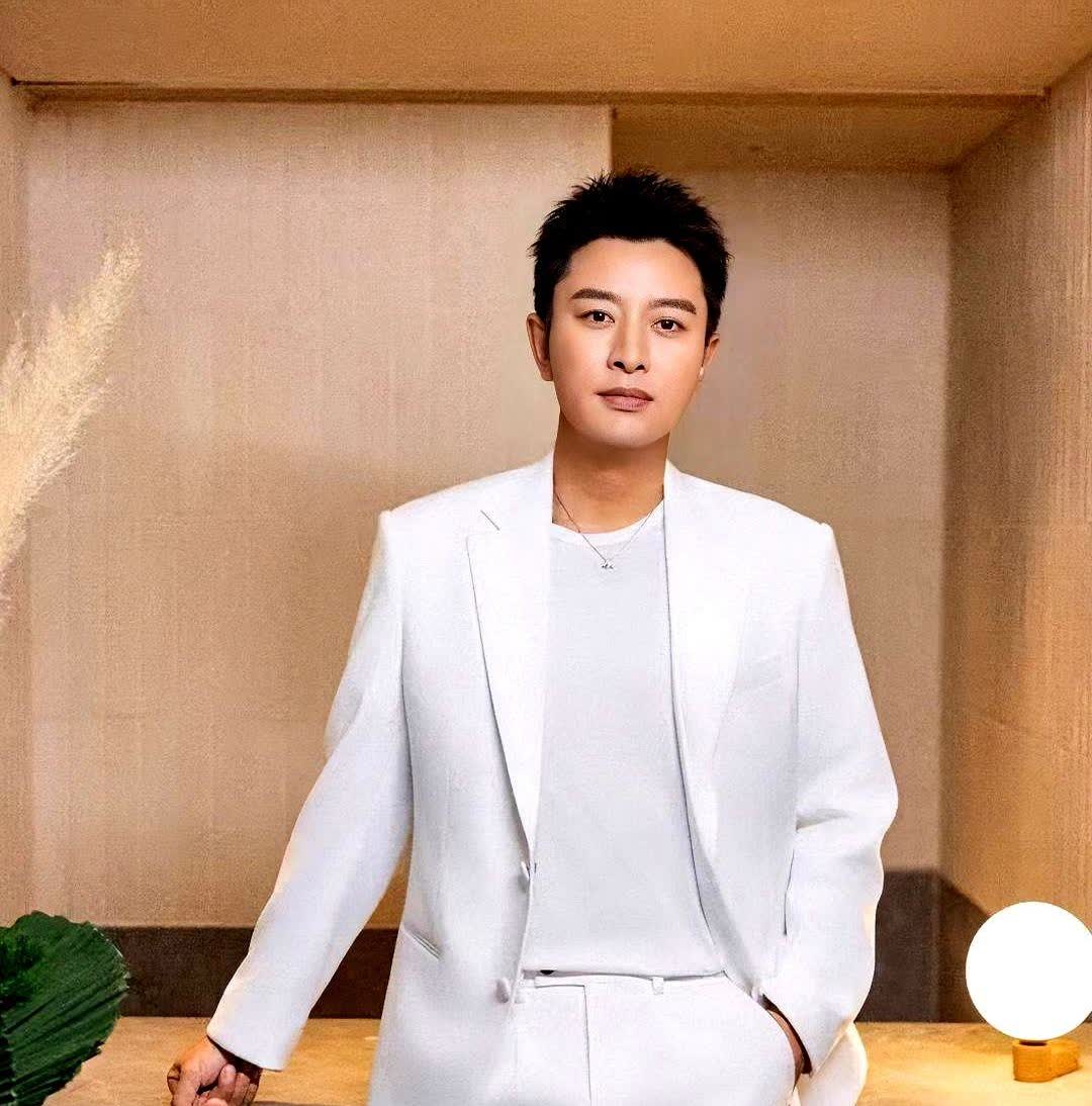 眼睛不瞎的人

都能看得出来

李小璐根本没爱过贾乃亮，贾乃亮现在还心存