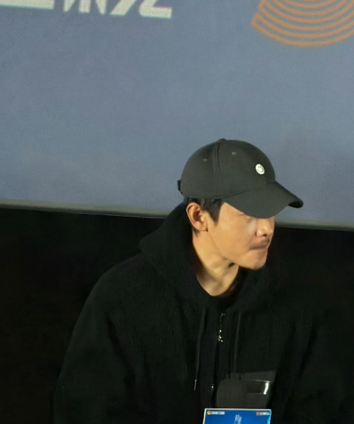 罗晋老师为还原剧中造型超拼！面对面都差点认不出他。剧里精装人设与毛坯人生碰撞，超