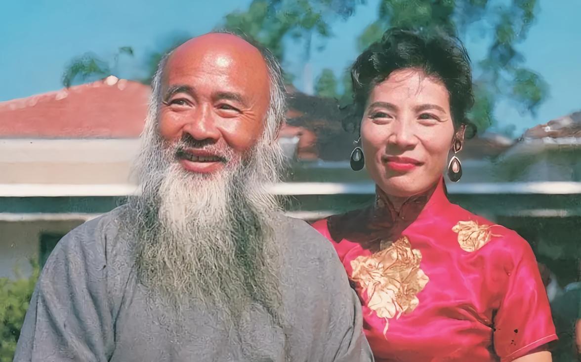 1943年，44岁张大千，看上女儿14岁的闺蜜徐雯波。徐雯波红着脸问：“伯父，我