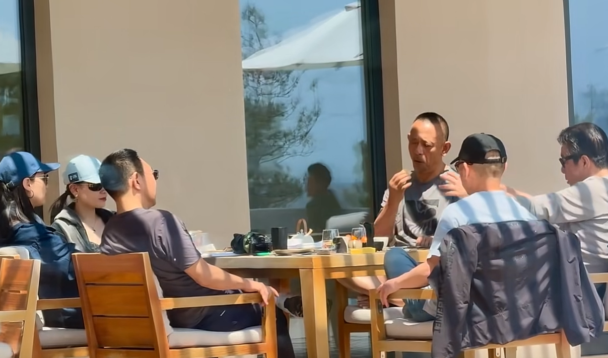 今天！来阿那亚礼堂就办三件事！