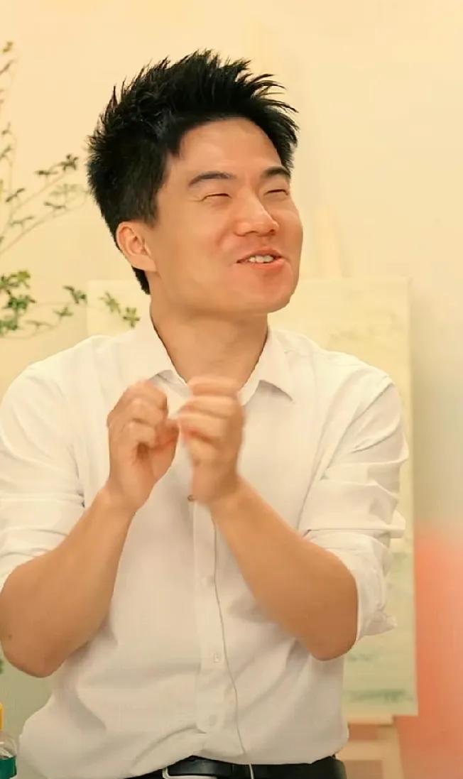 我可太喜欢董宇辉这样给自己挖坑了！
说人缺啥总会过度夸赞自己。
结果说了3次掉坑